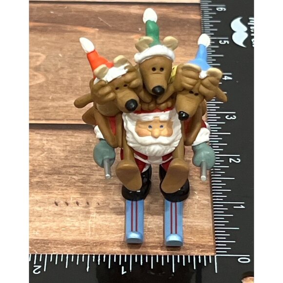 1998 HALLMARK KEEPSAKE ORNAMENT QX6776 DOWNHILL DASH SANTA SKIING W REINDEER - Picture 12 of 13